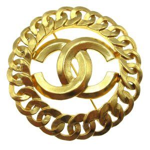 Authenticity Guaranteed Chanel CC Medallion Motif Brooch Pin Corsage Gold-plated
